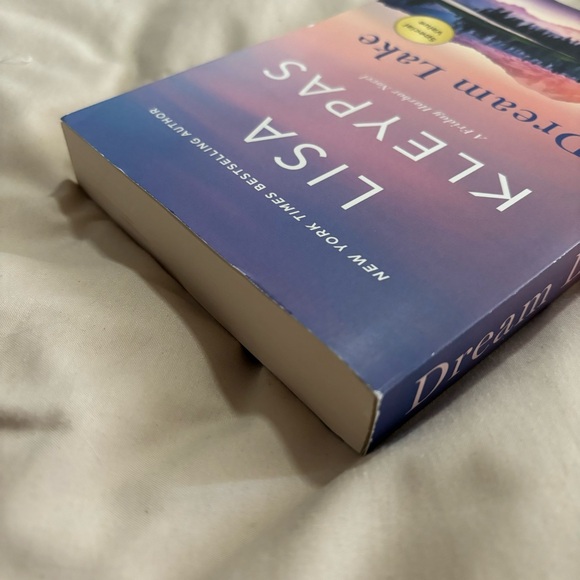 3/$20 📚 Dream Lake a Friday Harbor Novel, Lisa Kleypas Paperback - Picture 3 of 6